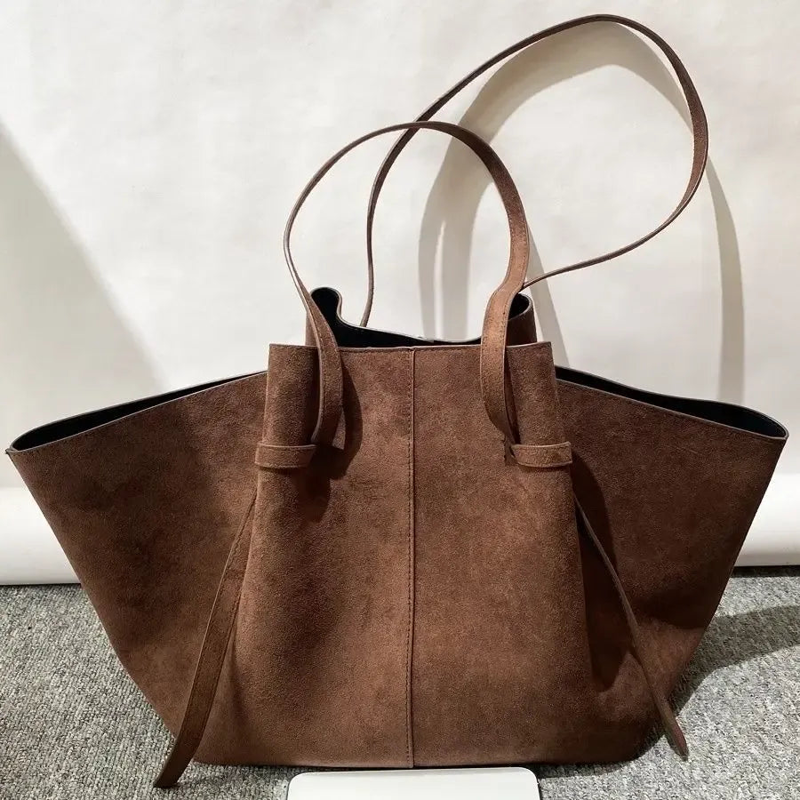 Borse a Tracolla vs Shopper: Quale Scegliere?
